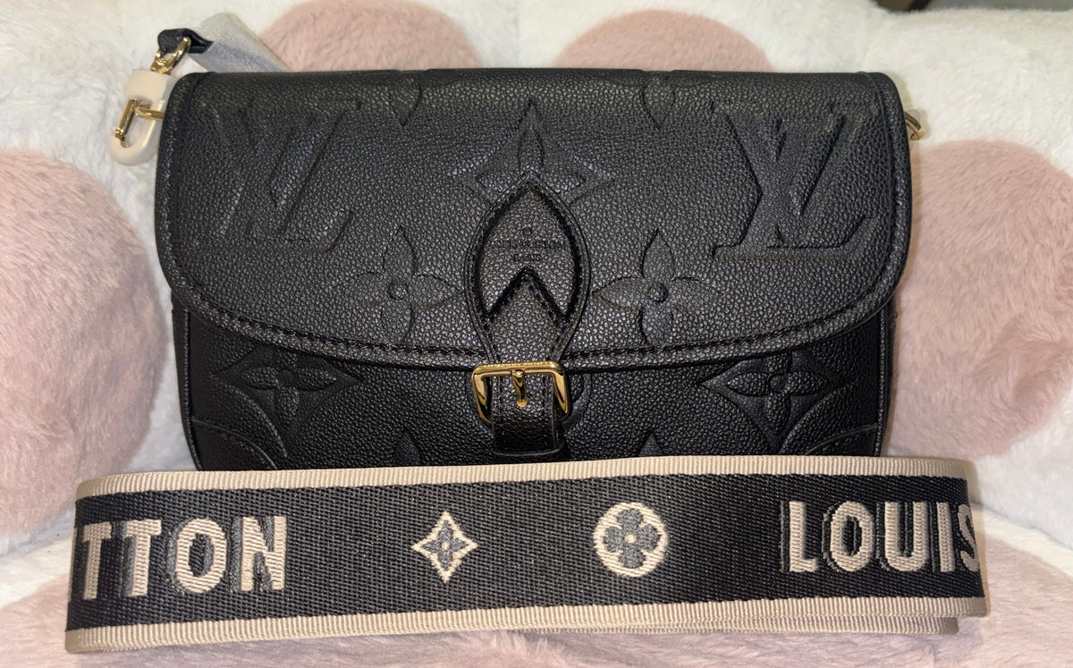 Black Envelope Crossbody Bag 💼