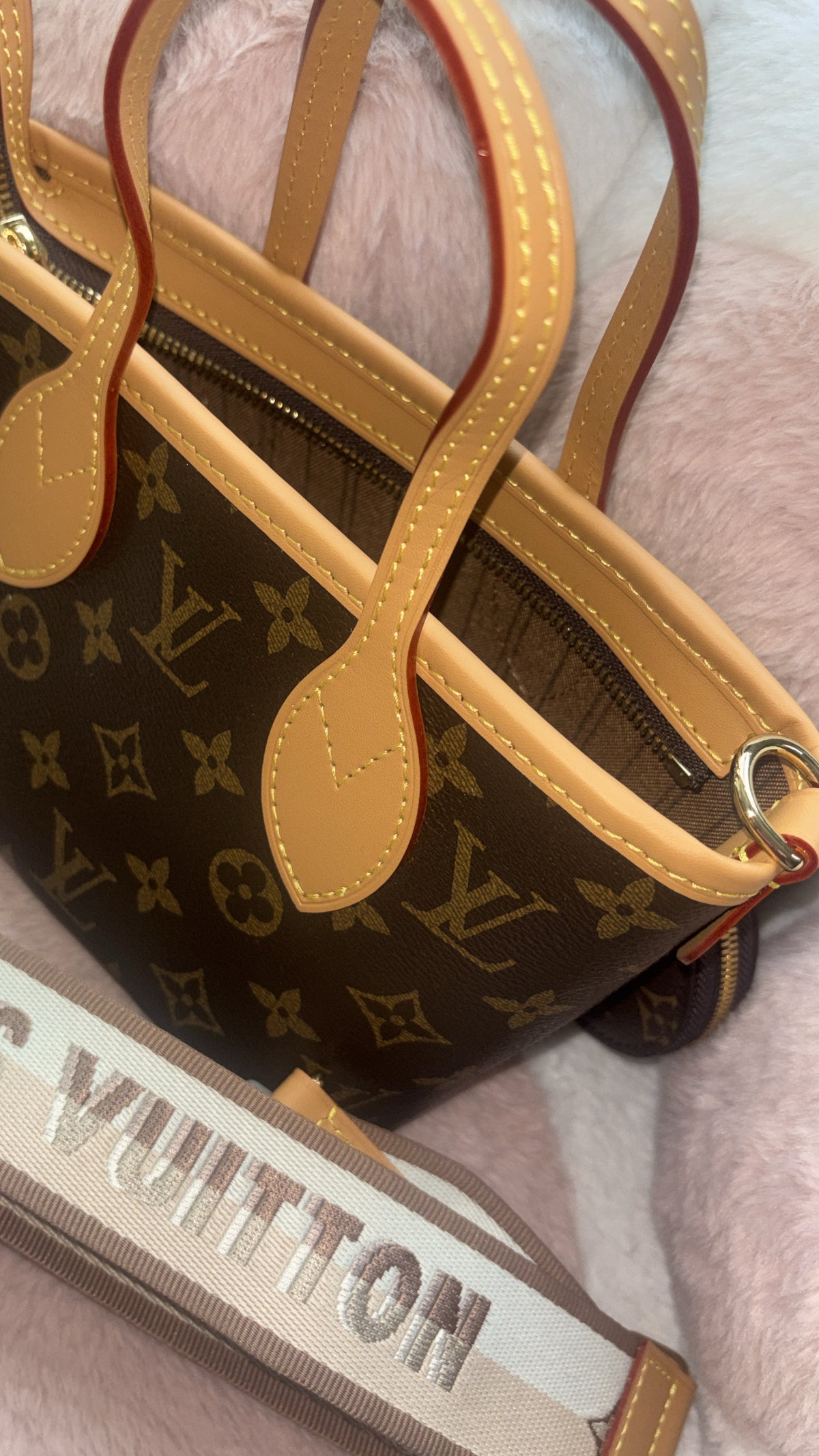 Luxury brown bag with straps & accessories